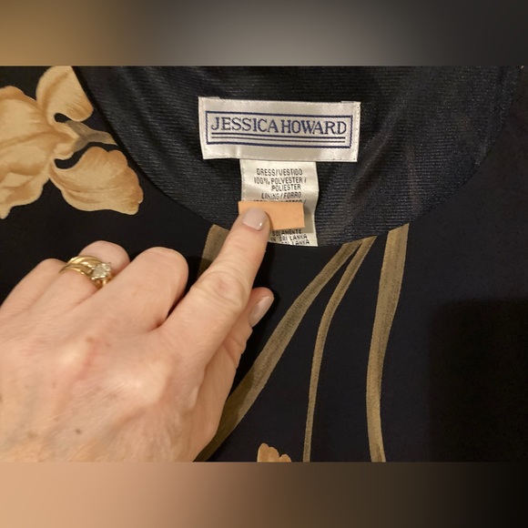 Pretty Floral Dress - Picture 2 of 4